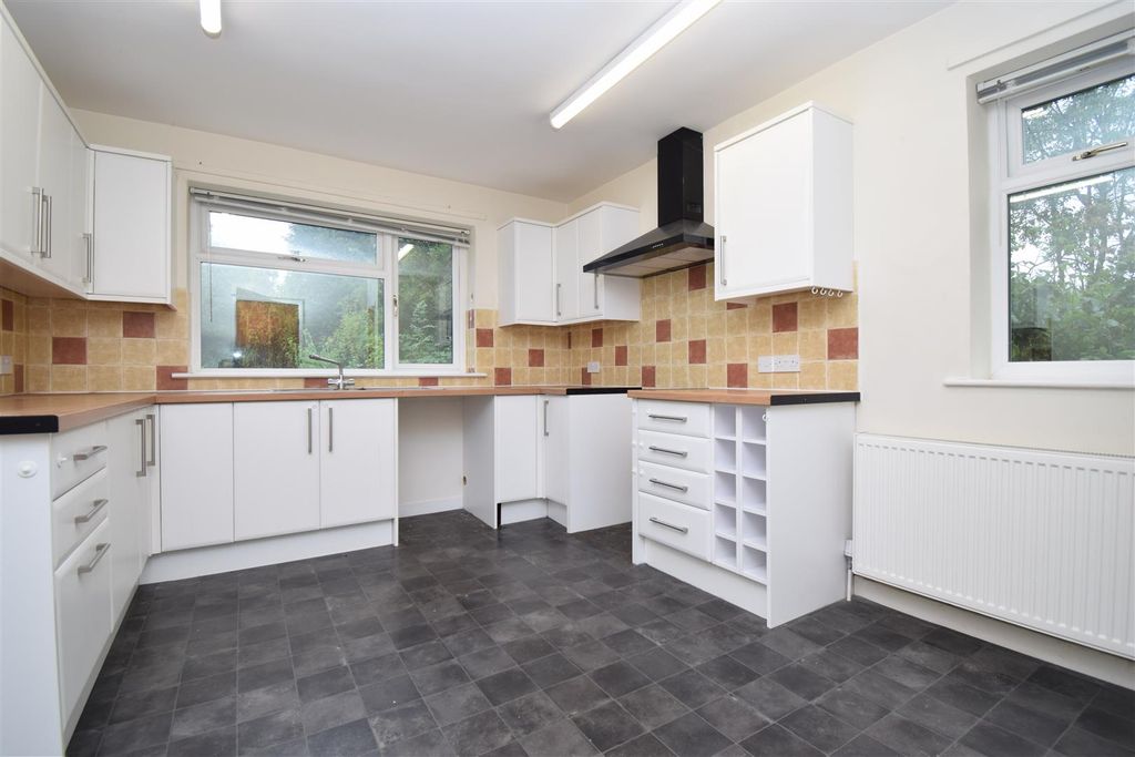 Property photo 3 of 25
