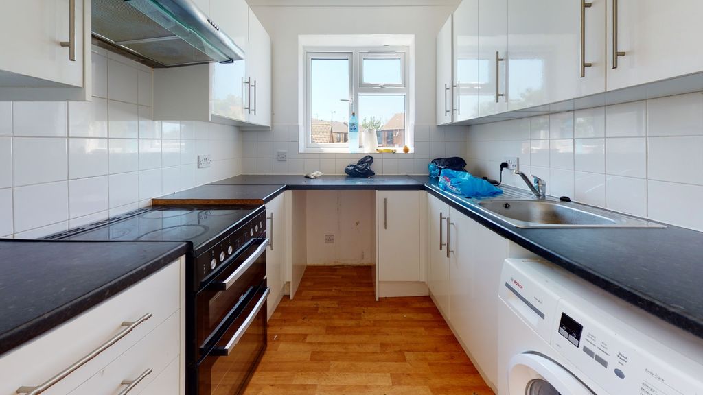 Property photo 3 of 5 Kitchen