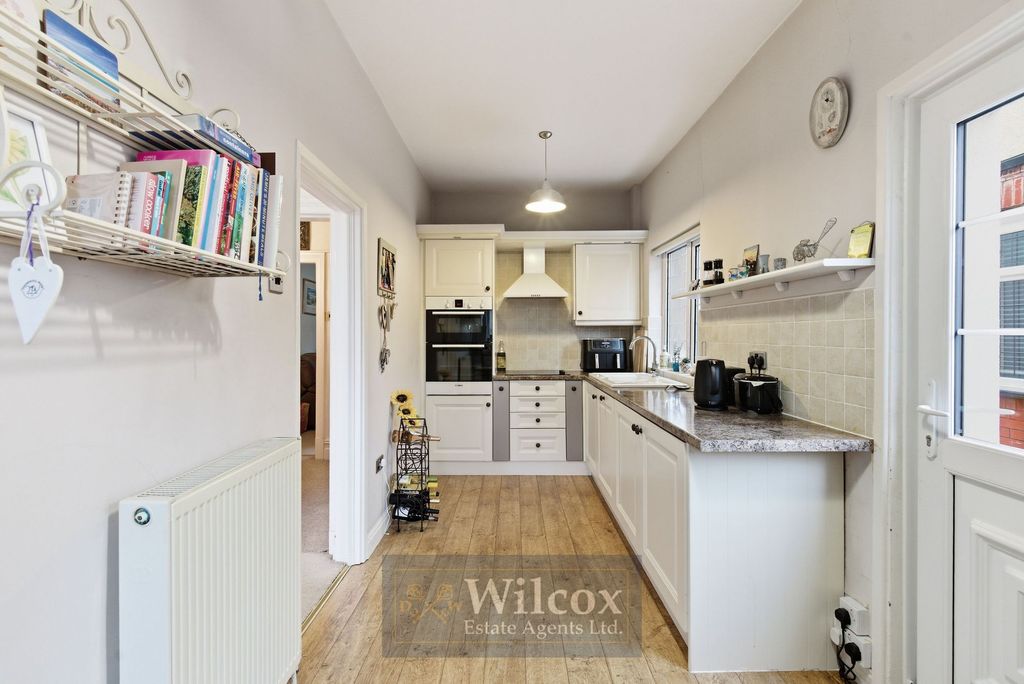 Property photo 3 of 28