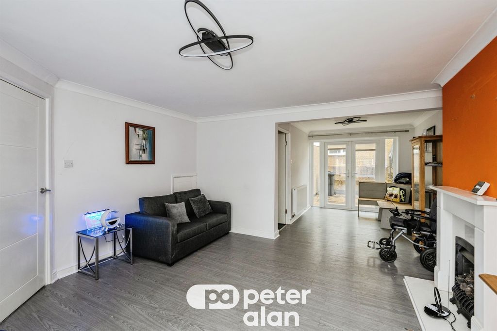 Property photo 3 of 15