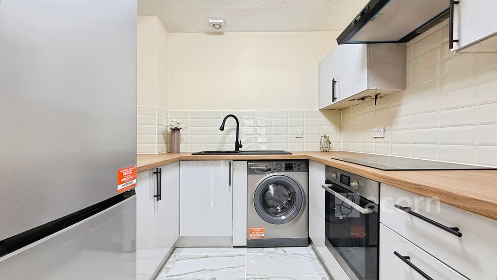 Property photo 3 of 8 1334F105--488E-A2...