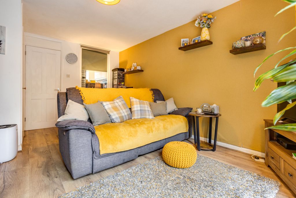 Property photo 2 of 25