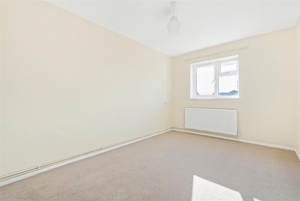 Property photo 3 of 8 Bedroom