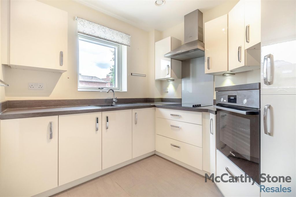 Property photo 3 of 14 8658613-Interior08.Jpg