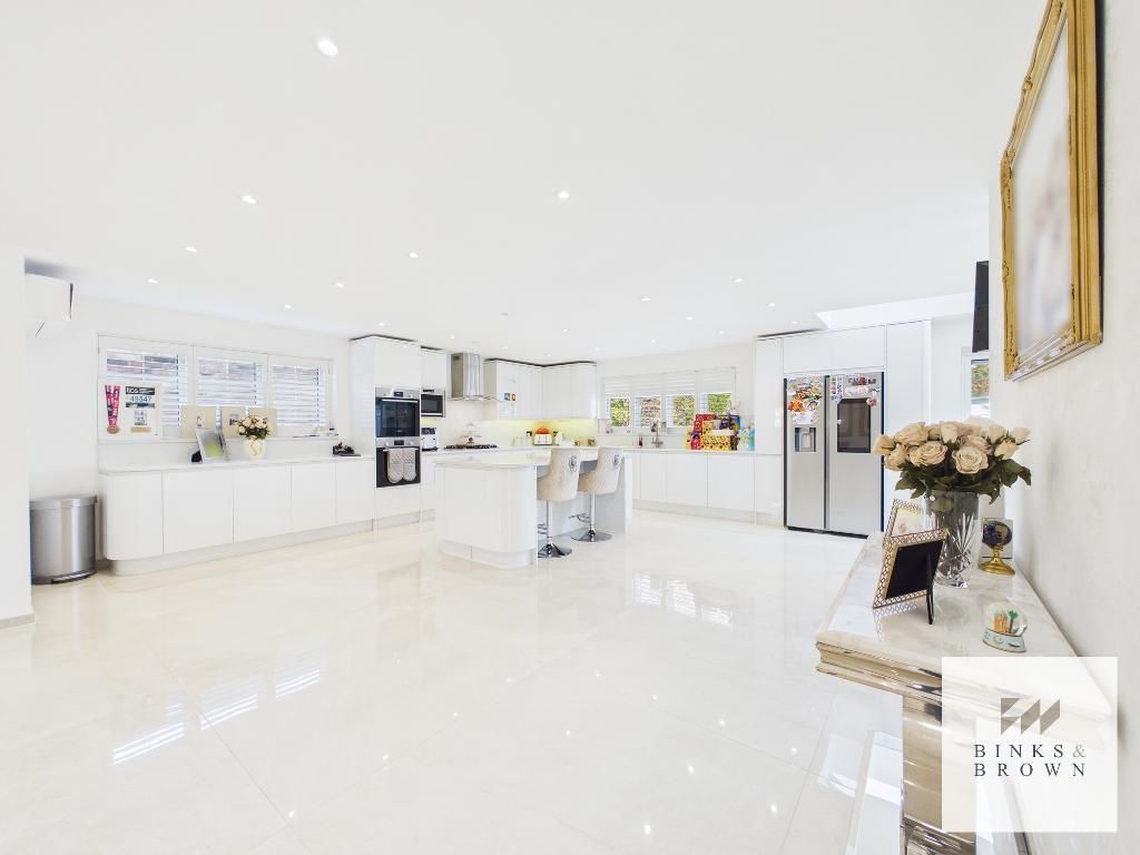 Property photo 3 of 27 Photo 3