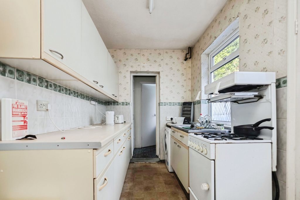 Property photo 3 of 16 Kitchen