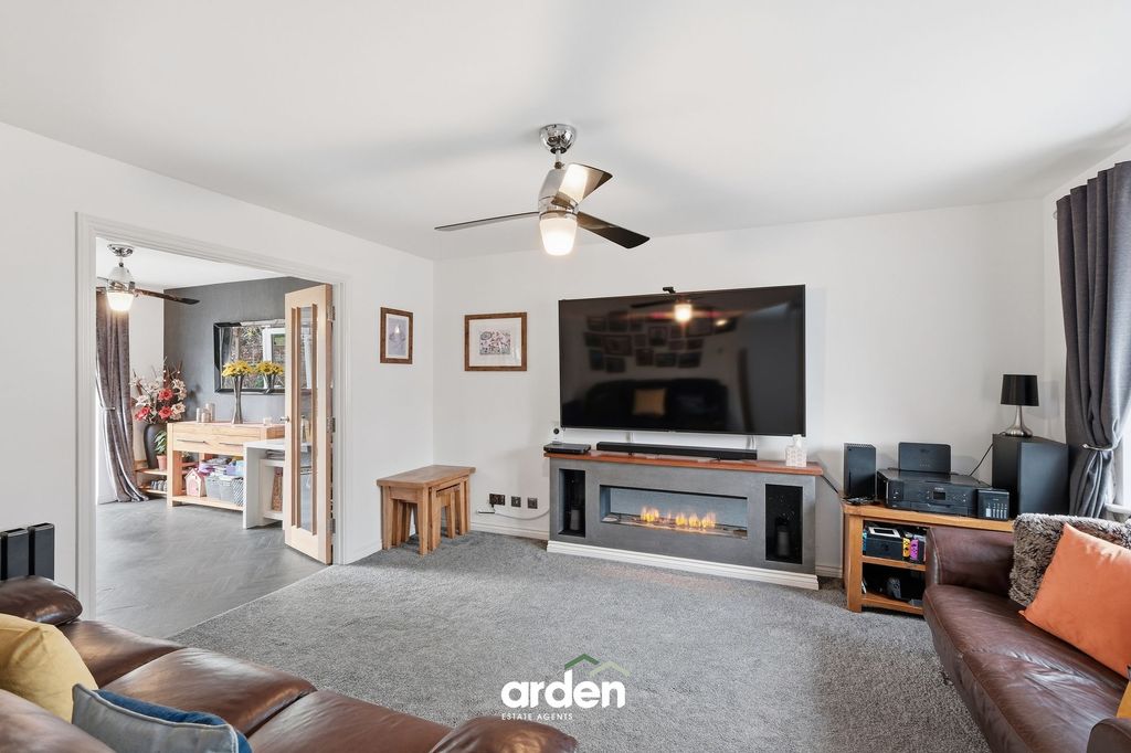 Property photo 2 of 11