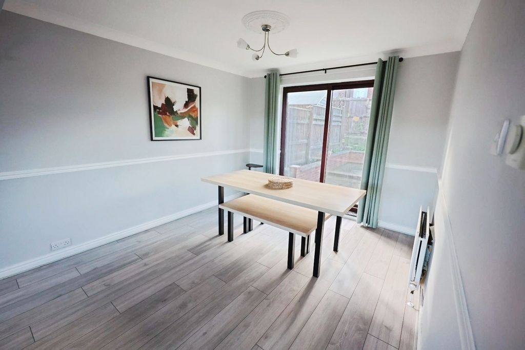 Property photo 3 of 16 Pbox-Img.Jpg