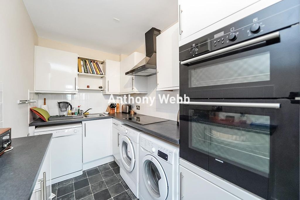 Property photo 3 of 16 Kitchen