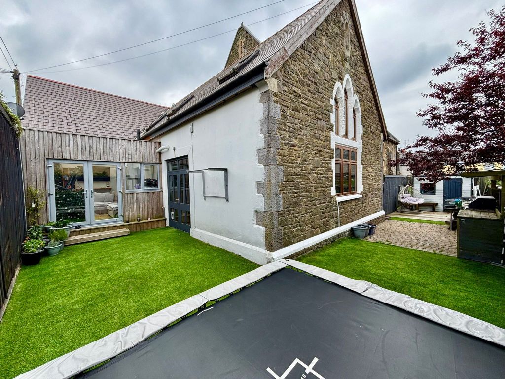 Property photo 2 of 34 Picture No. 19