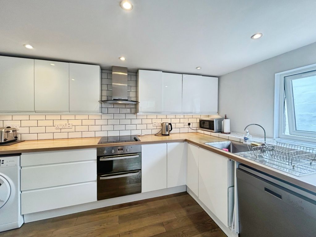 Property photo 2 of 18 5172375