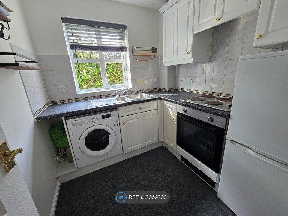Property photo 3 of 6 Kitchen