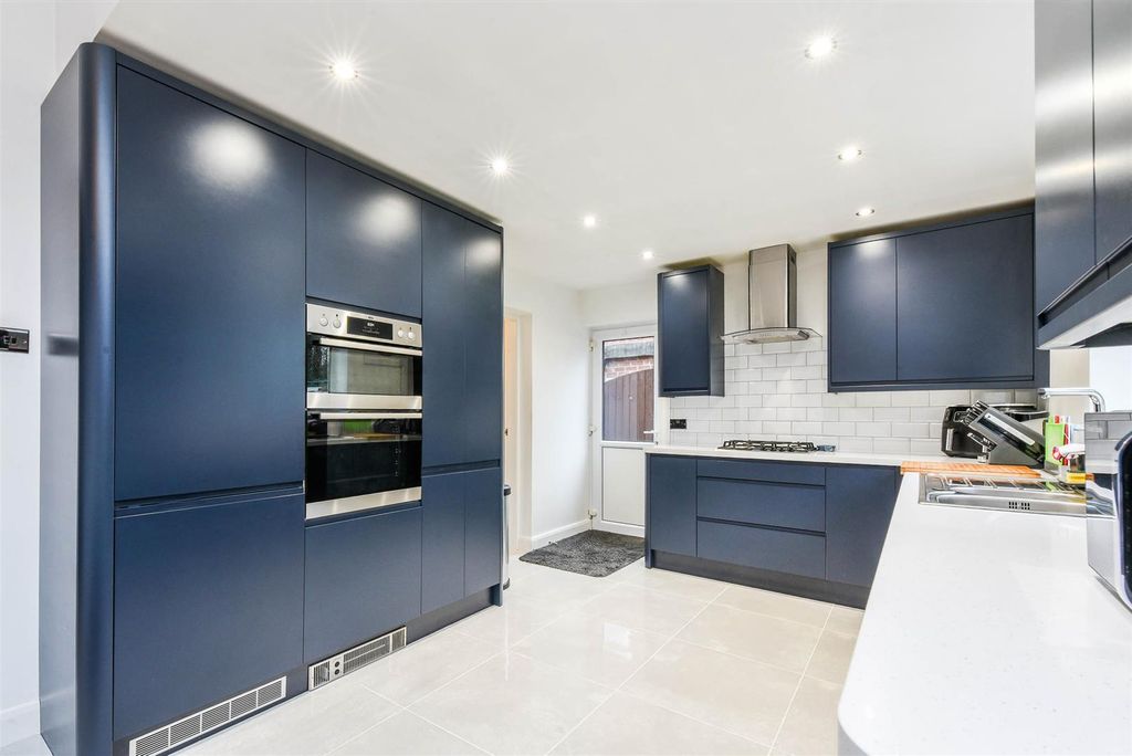 Property photo 2 of 24 Kitchen/Diner