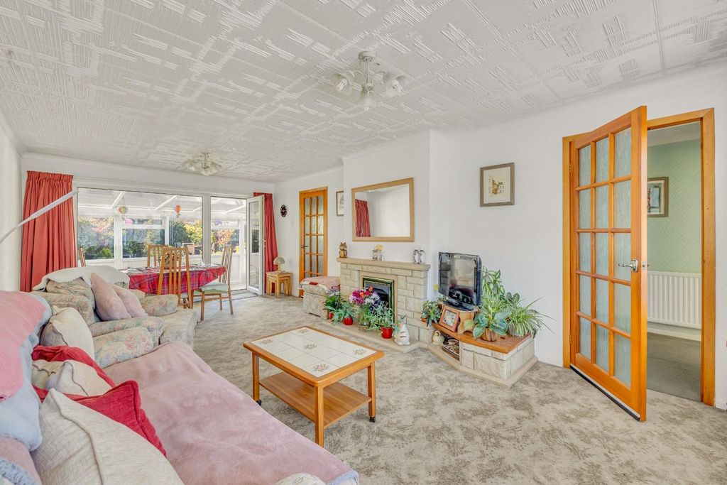 Property photo 3 of 19 Lounge/Diner