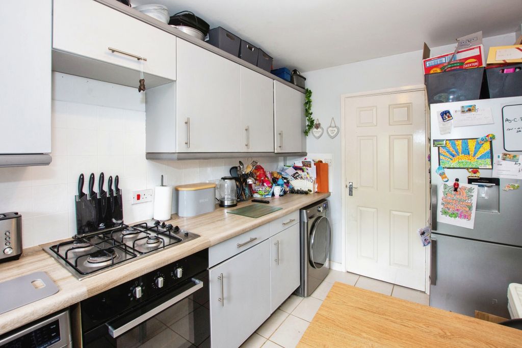 Property photo 3 of 9