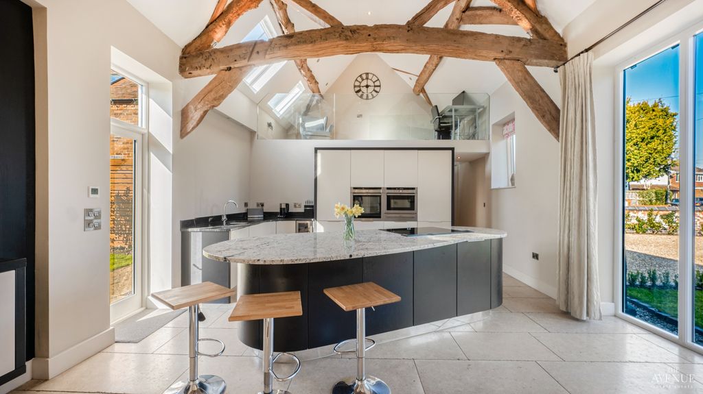 Property photo 3 of 41 4032545