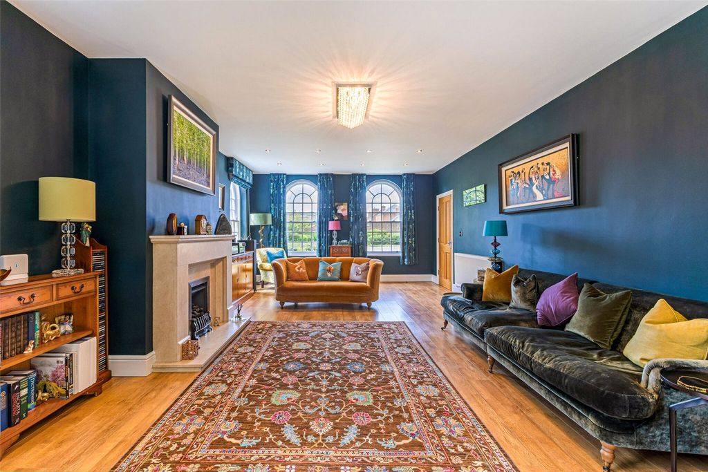 Property photo 3 of 21 Sitting Room