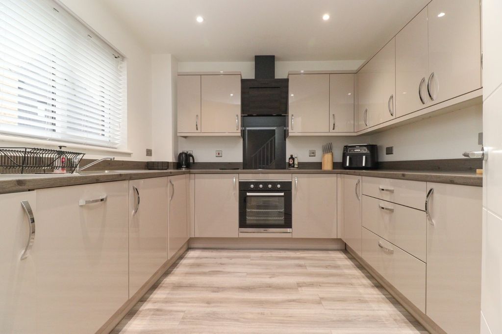 Property photo 3 of 17 Picture 3