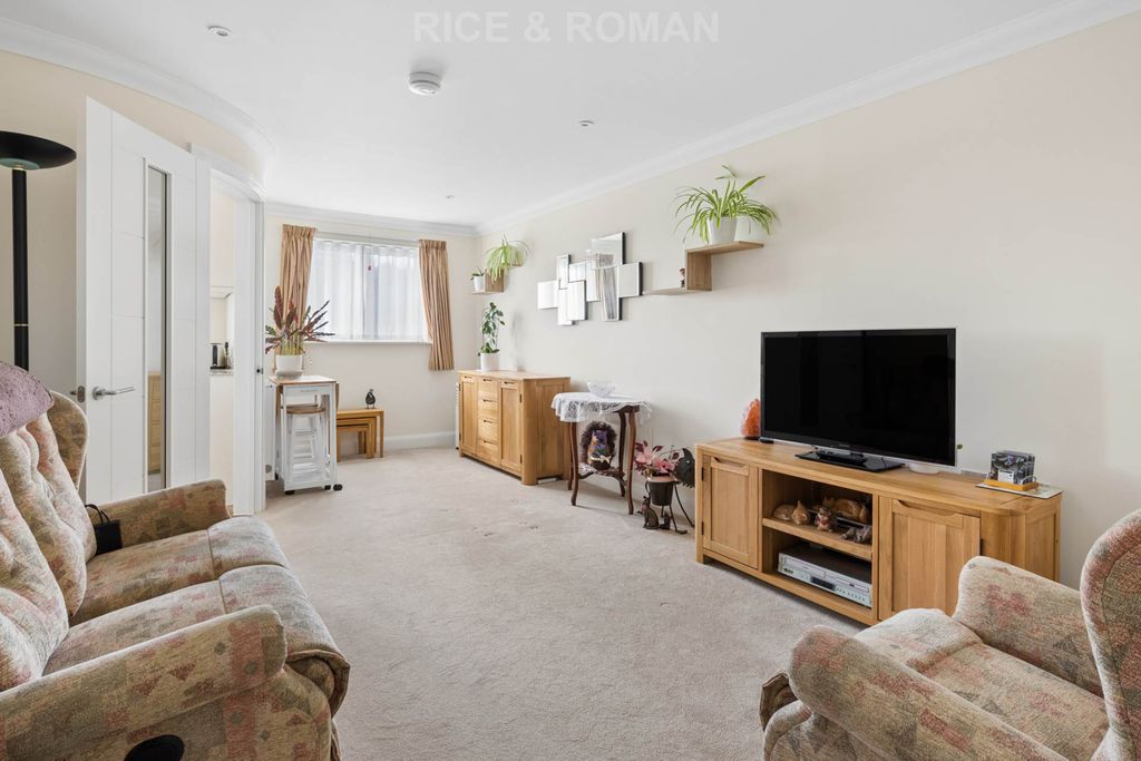 Property photo 2 of 11