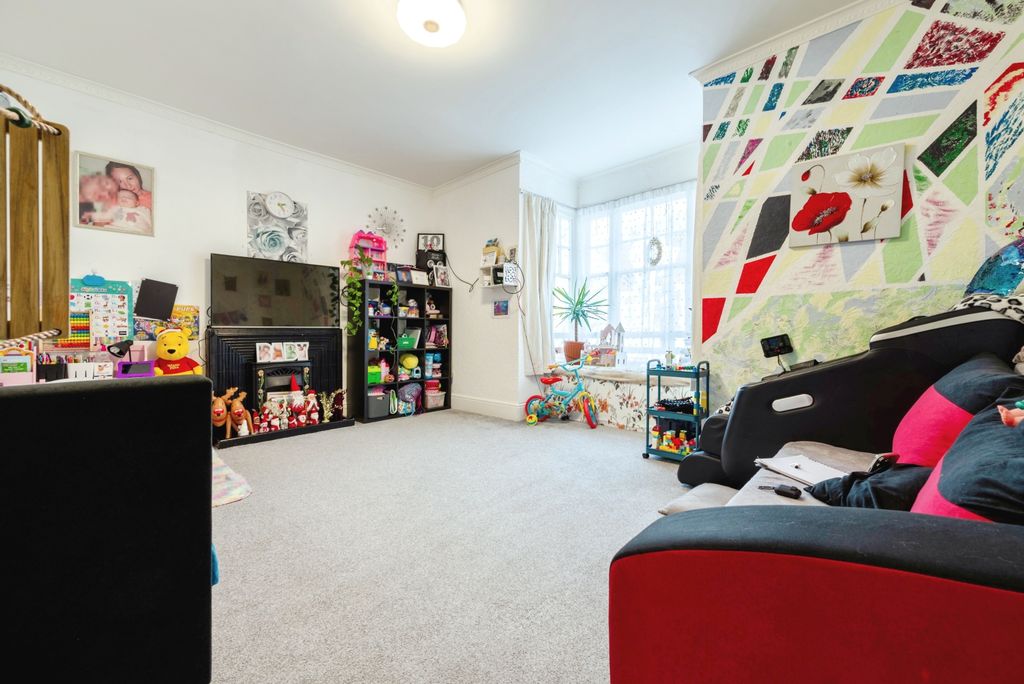 Property photo 3 of 17 Photography