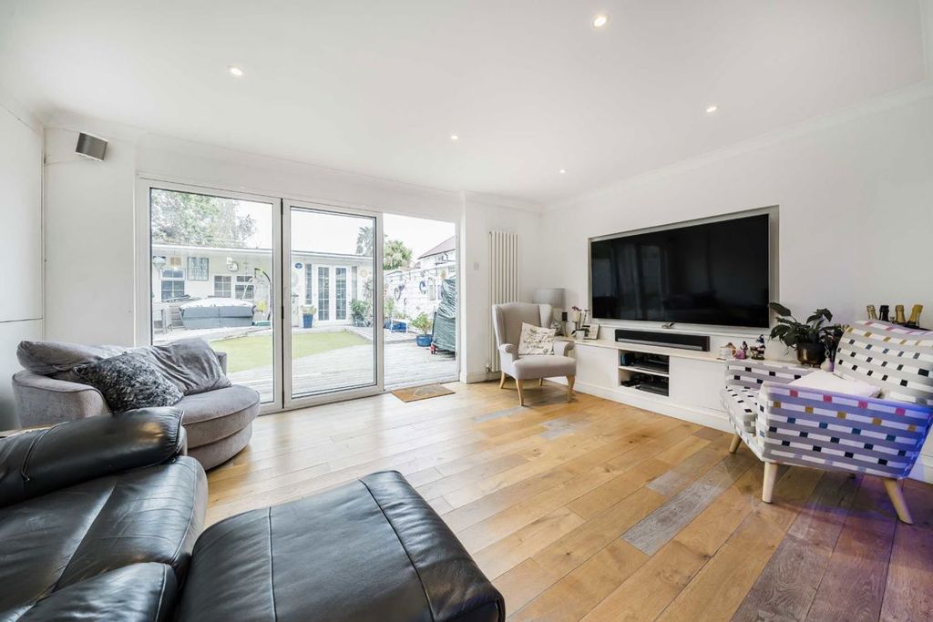 Property photo 3 of 8