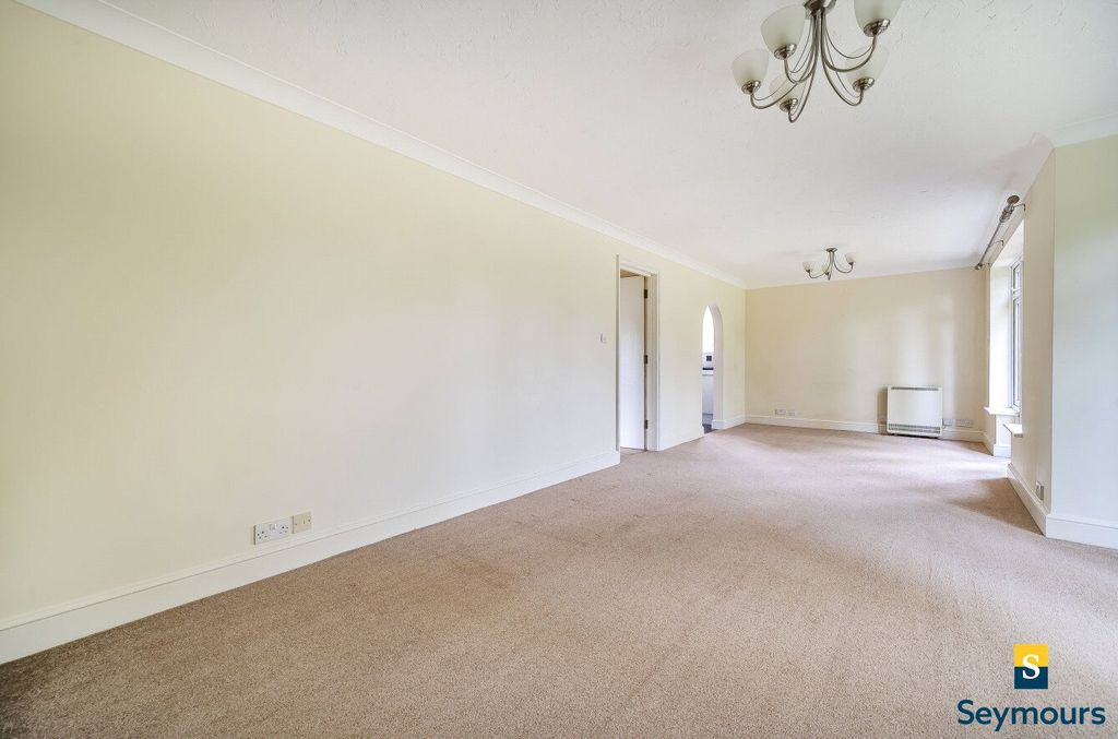 Property photo 3 of 19 Living Room