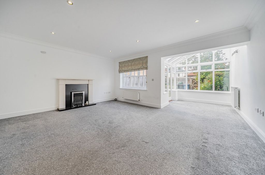 Property photo 2 of 15 Picture No. 20