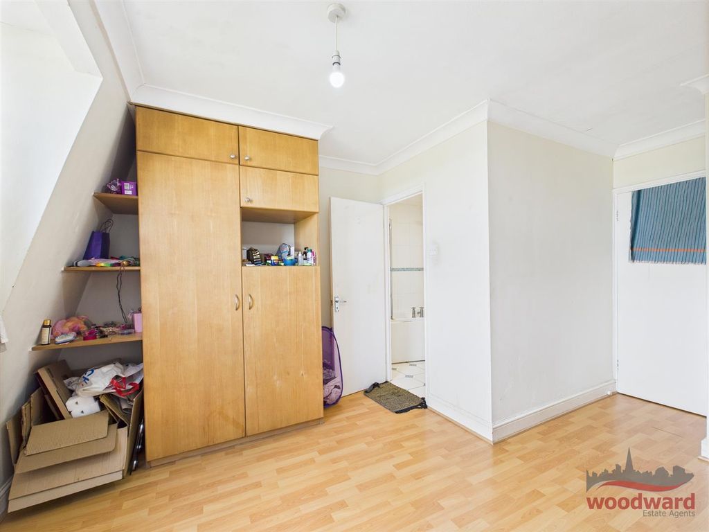 Property photo 3 of 15 Bedroom