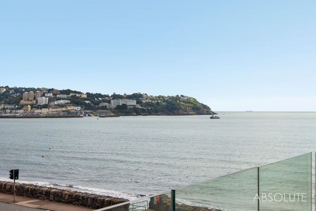 Property photo 2 of 25