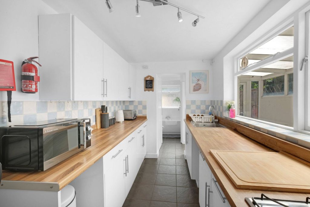 Property photo 2 of 32