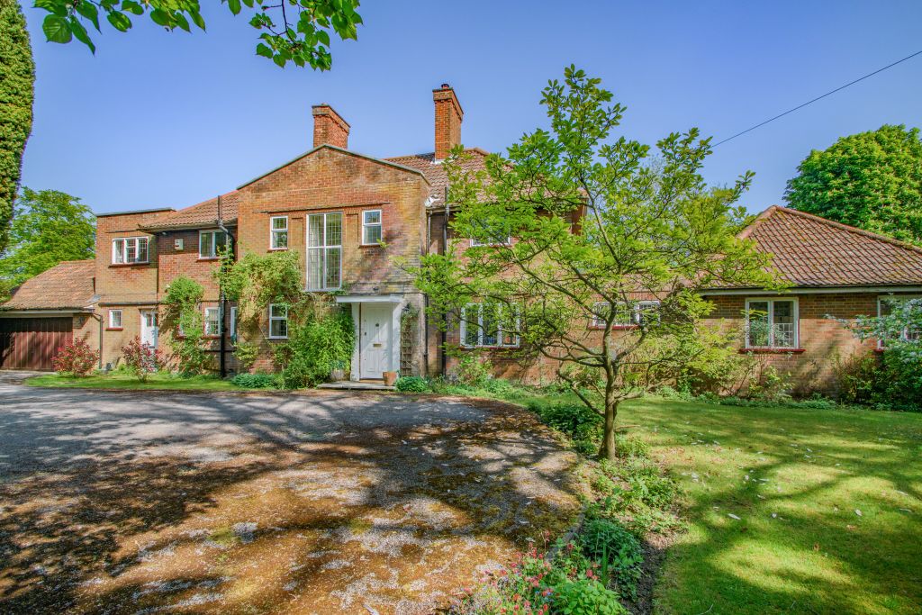 Property photo 2 of 14