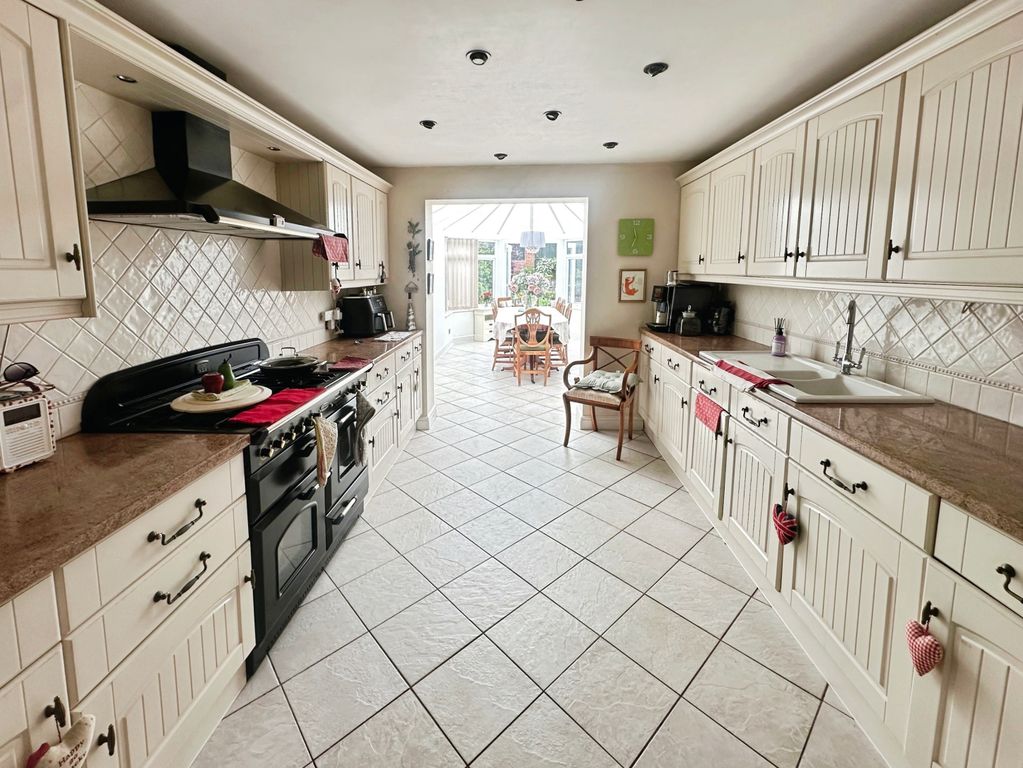 Property photo 2 of 18 Kitchen