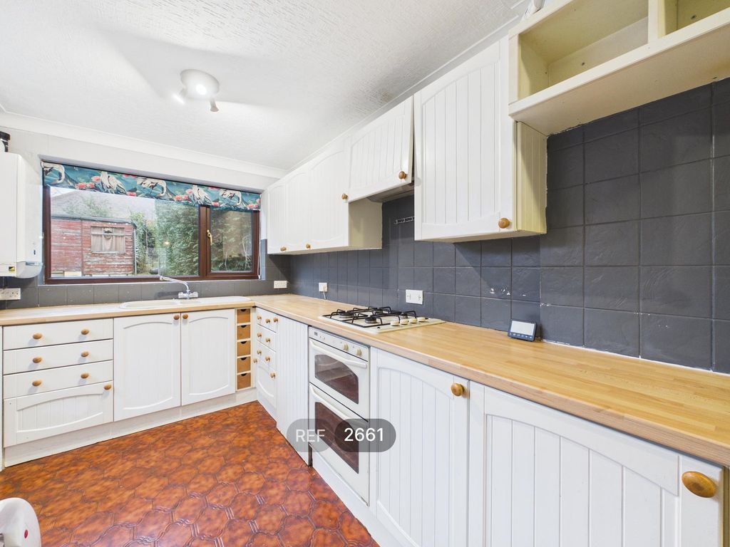 Property photo 3 of 28 Kitchen