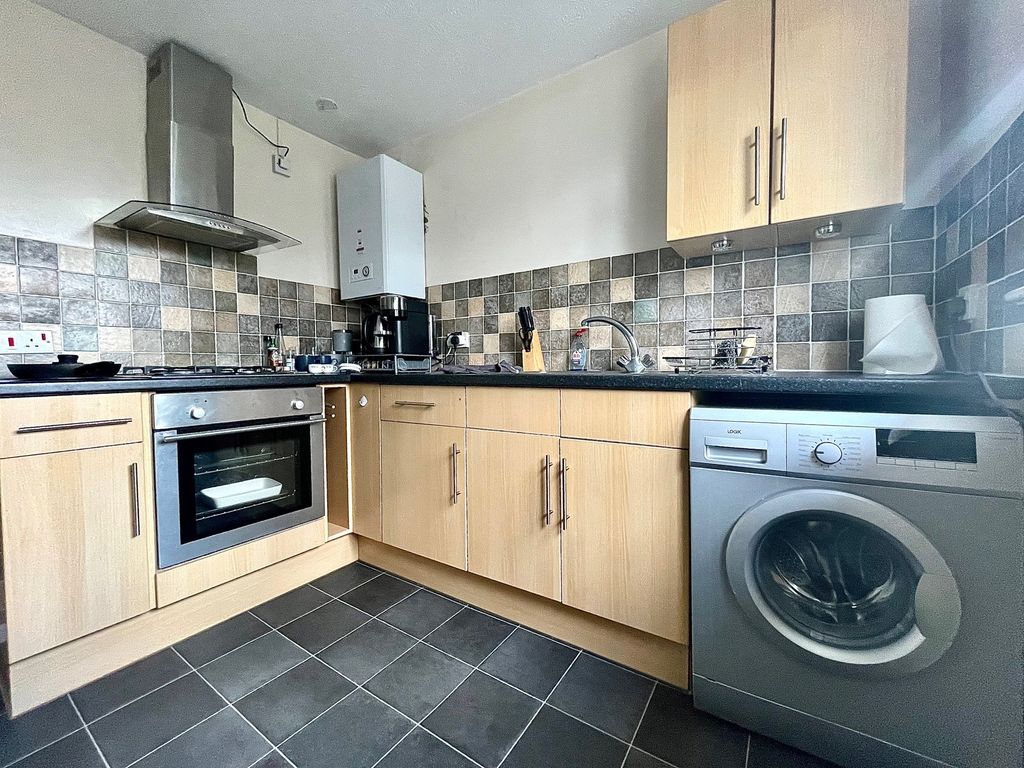 Property photo 2 of 7 Kitchen