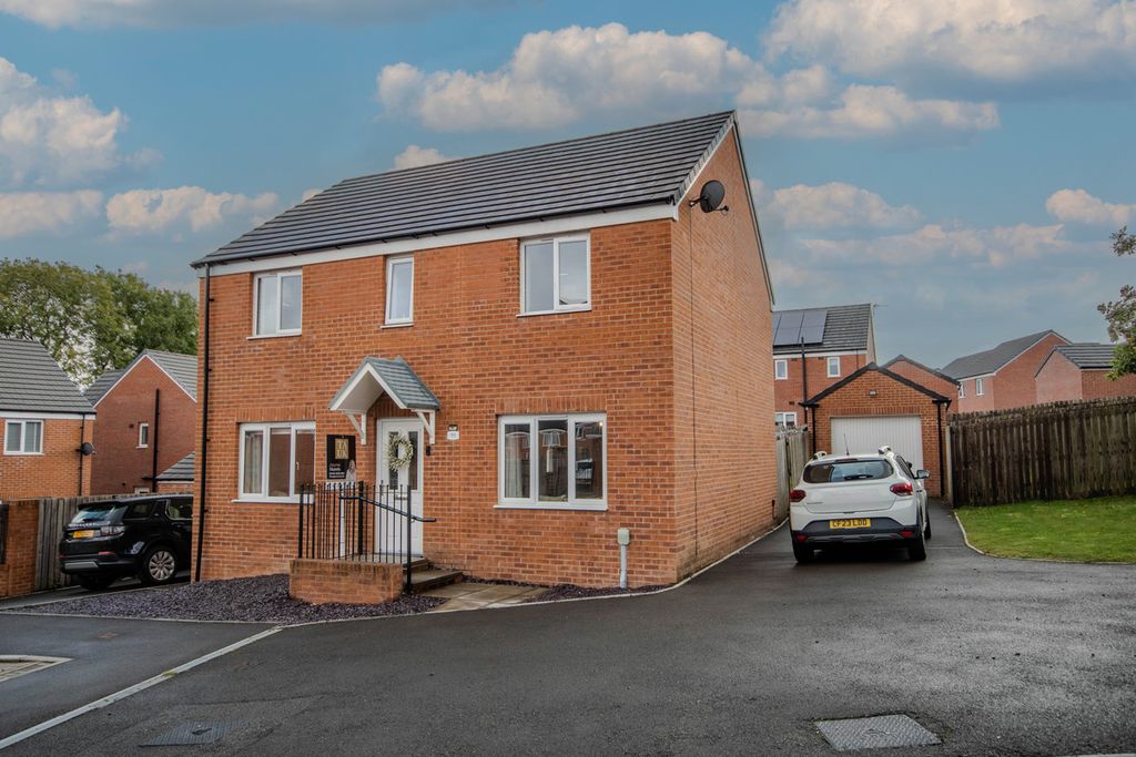Property photo 1 of 31