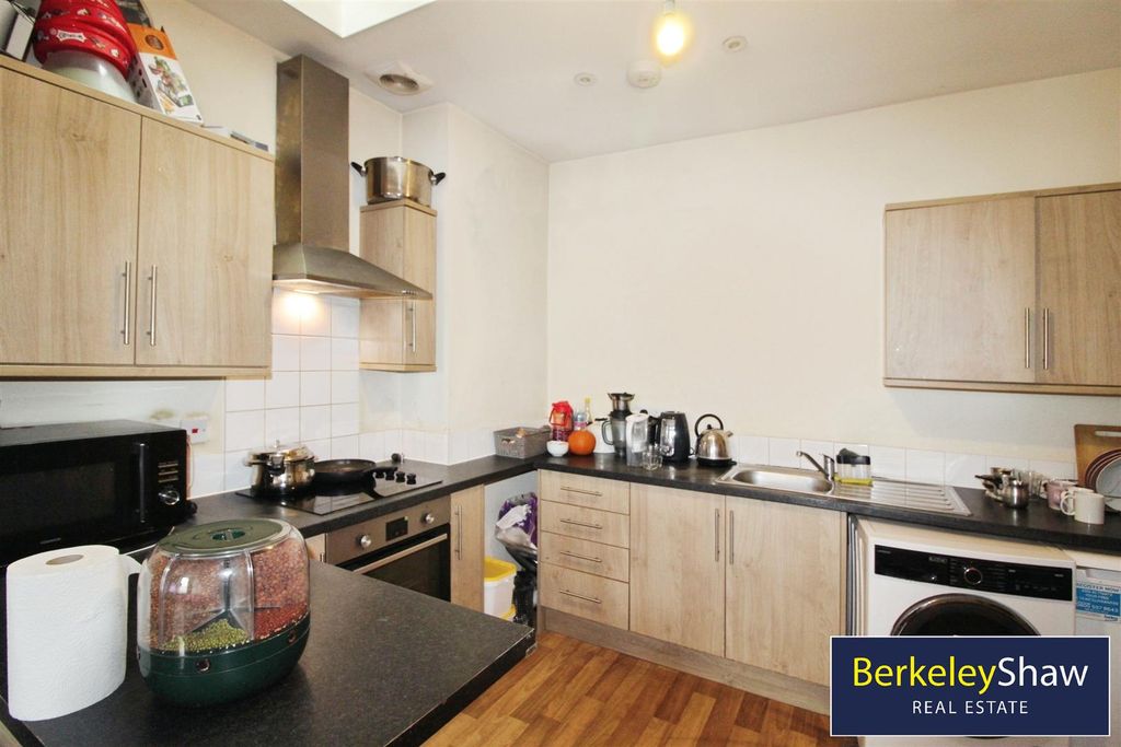 Property photo 3 of 9 Kitchen