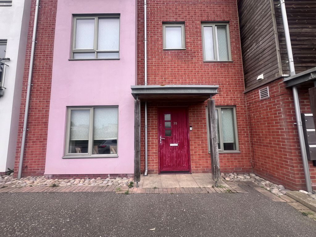 Property photo 1 of 8 Front