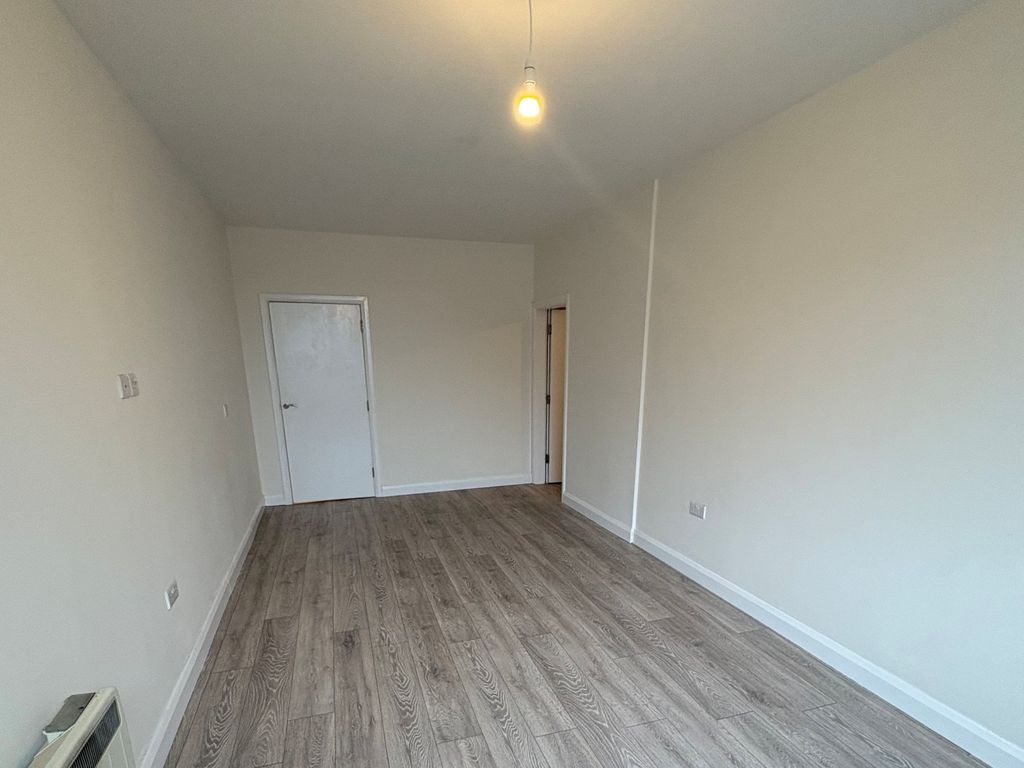 Property photo 2 of 6 Lounge