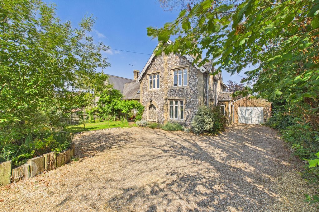 Property photo 1 of 32