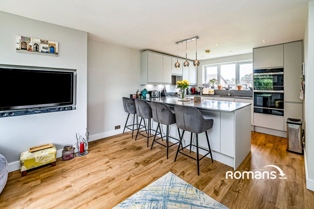 Property photo 1 of 11 9