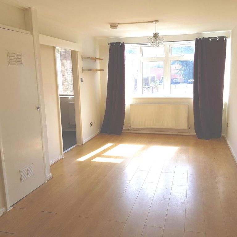 Property photo 1 of 14 One Bedroom Flat - N17
