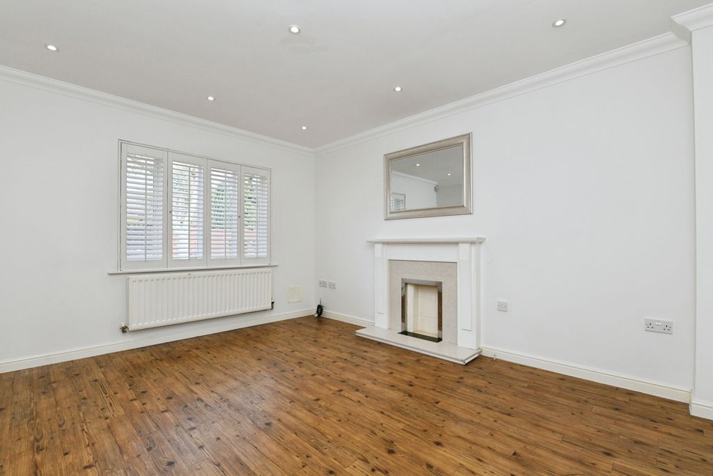 Property photo 3 of 17 Photo