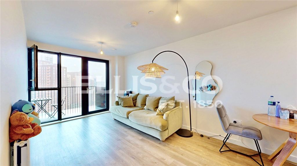 Property photo 3 of 8 Picture No. 11