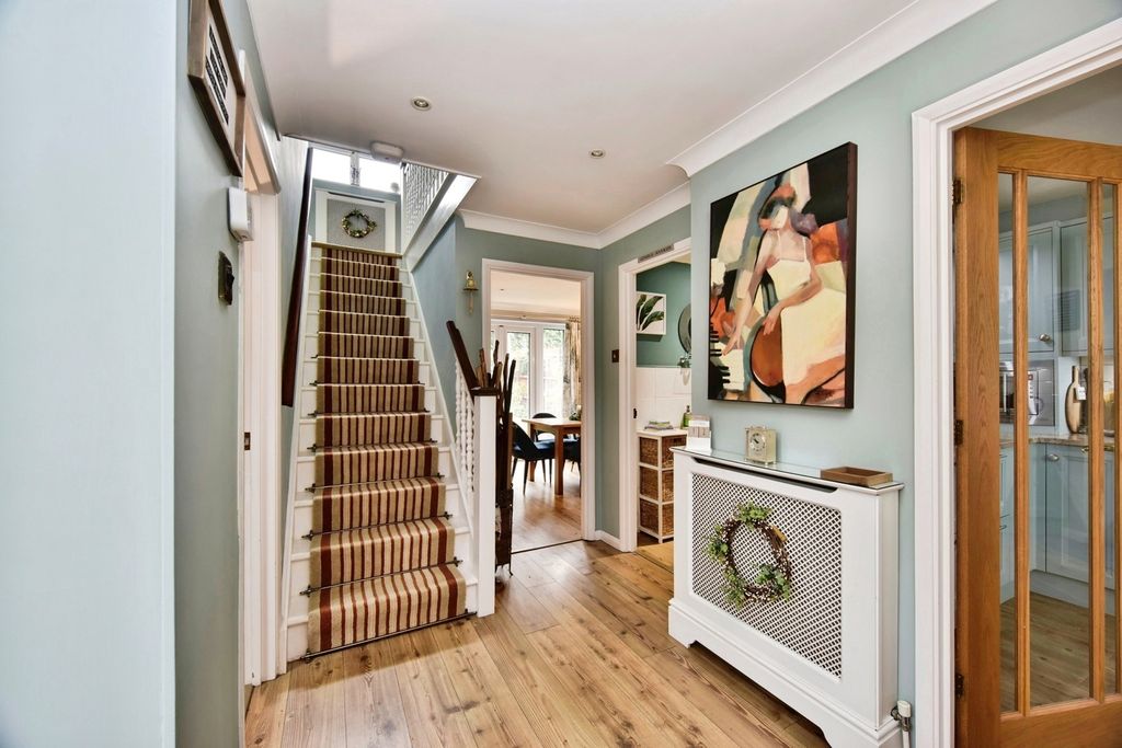 Property photo 3 of 17 Entrance Hall