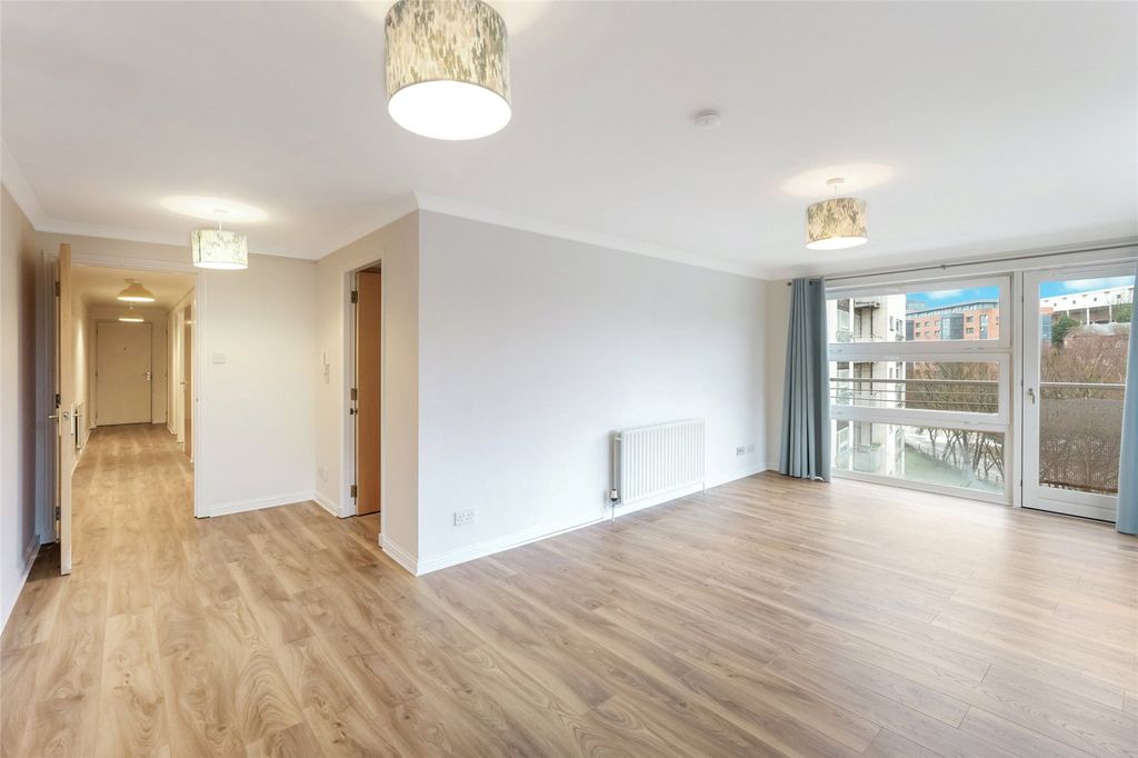 Property photo 3 of 17 Picture No. 09