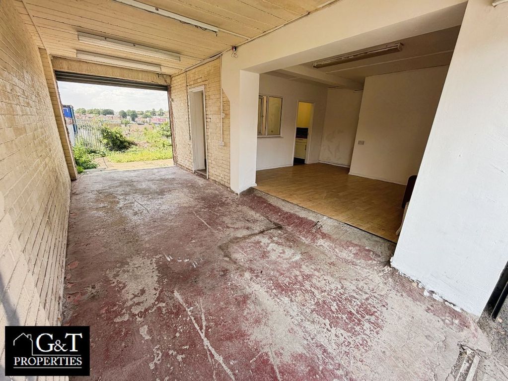 Property photo 2 of 29 Unit/Garage