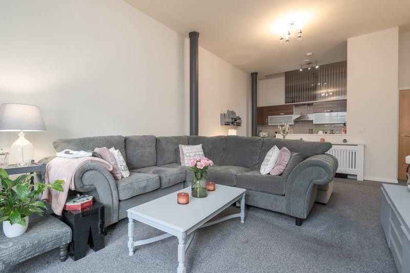 Property photo 3 of 18 Photograph 4