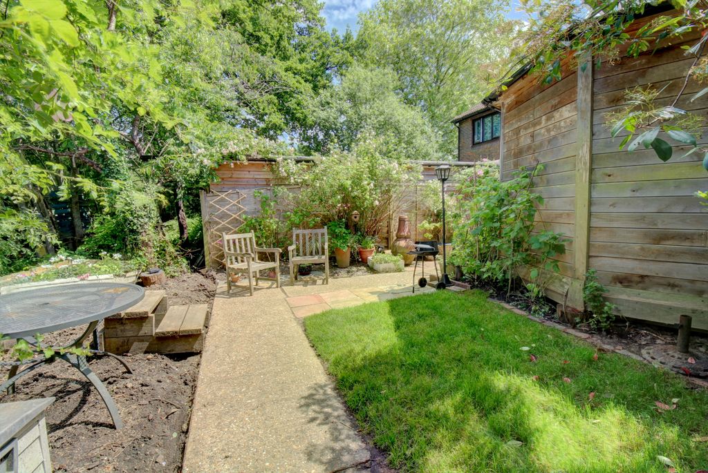 Property photo 3 of 17 Garden