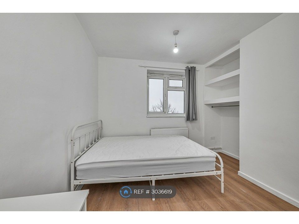 Property photo 1 of 13 Room 4 - Available