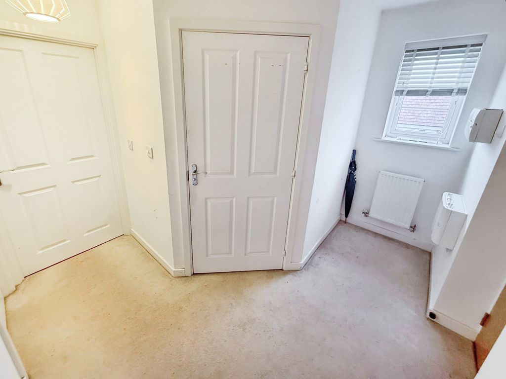 Property photo 3 of 9 Entrance Hall